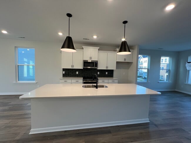 Building Photo - 375 Chesapeake Cmns St