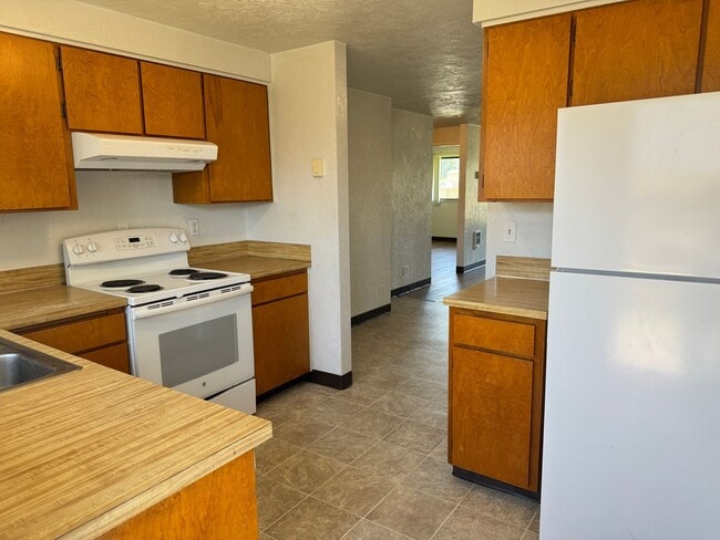 Building Photo - 2 bedroom 1 bath duplex in Cottage Grove!
