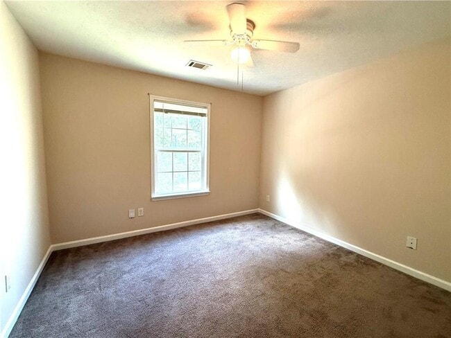 Building Photo - 3683 White Pine Rd
