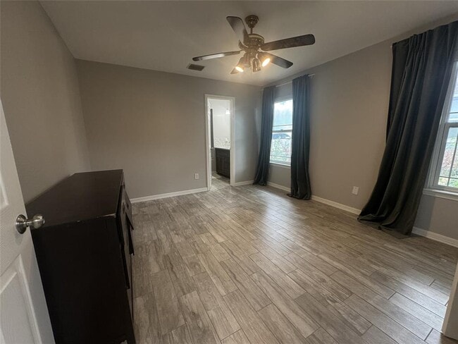 Building Photo - 5814 Shreveport Dr