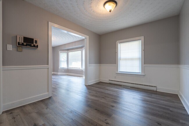 Building Photo - MOVE IN READY 4 Bedroom in Western Branch!