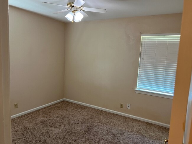 Building Photo - 110 Oleander St