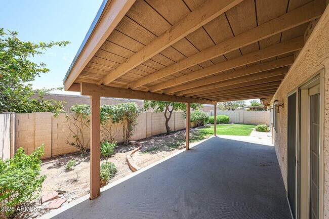Building Photo - 3233 E Desert Cove Ave