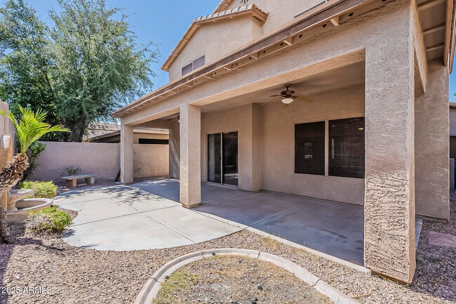 Building Photo - 519 E Rainbow Dr