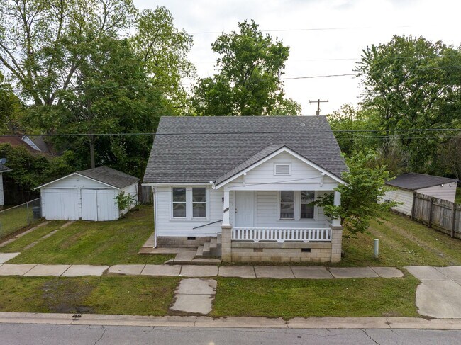 Building Photo - Freshly Updated 2 Bedroom House
