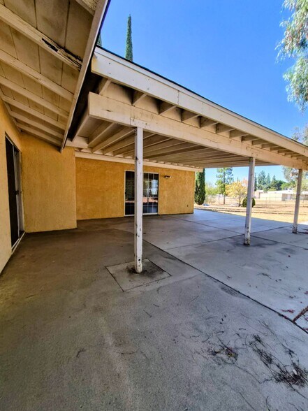 Building Photo - 8834 Palmetto Ave