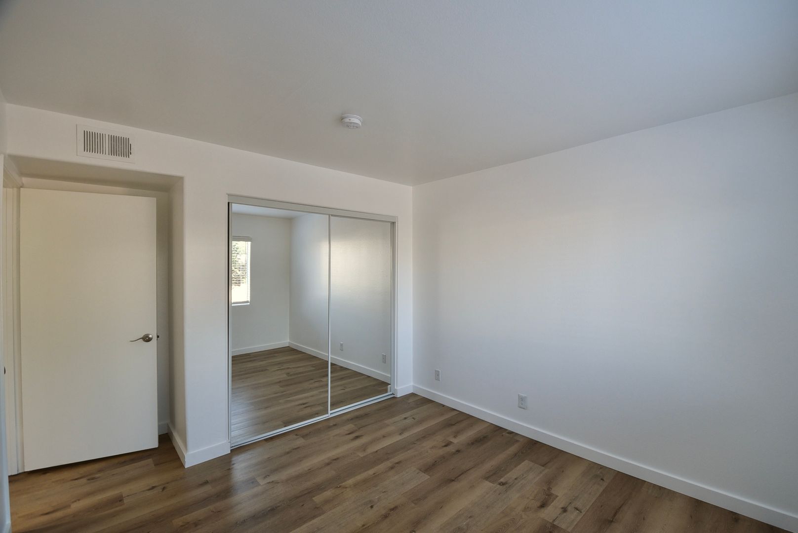 Building Photo - 6041 Fulton Ave