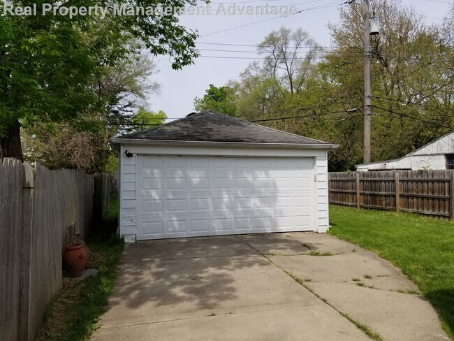 Building Photo - Meticulously Maintained 2 Bedrooms and 1.5 Bathrooms in Ferndale!