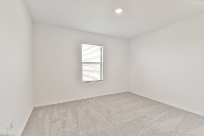 Building Photo - Immaculate 4 bedroom home in Becker Fields!