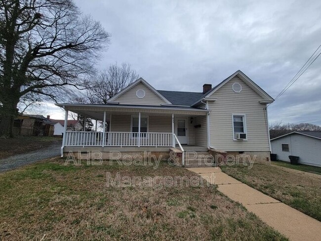Building Photo - 633 Tucker St