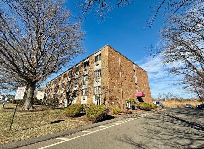 Building Photo - 1168 Main St