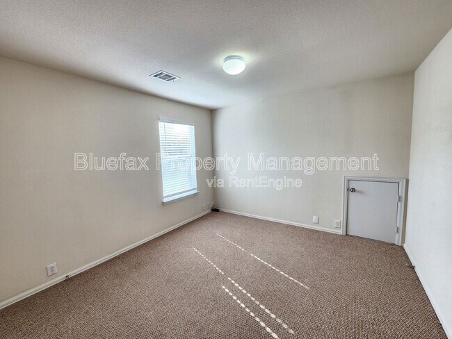 Building Photo - 943 Tisbury Pkwy