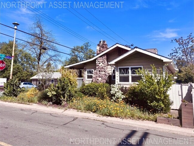 Building Photo - Welcome to this stunning 4-bedroom, 2-bath...