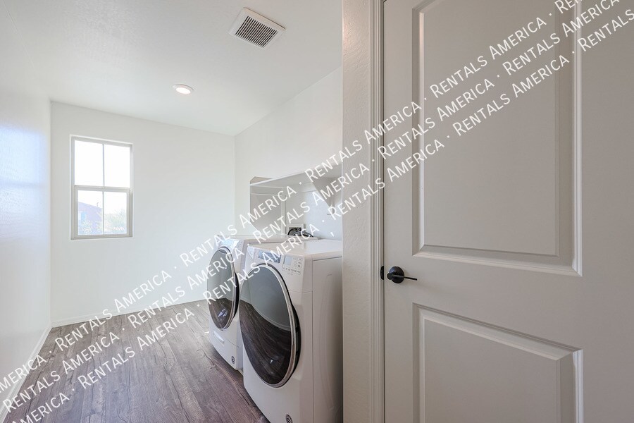 Building Photo - 12620 W Glenn Dr