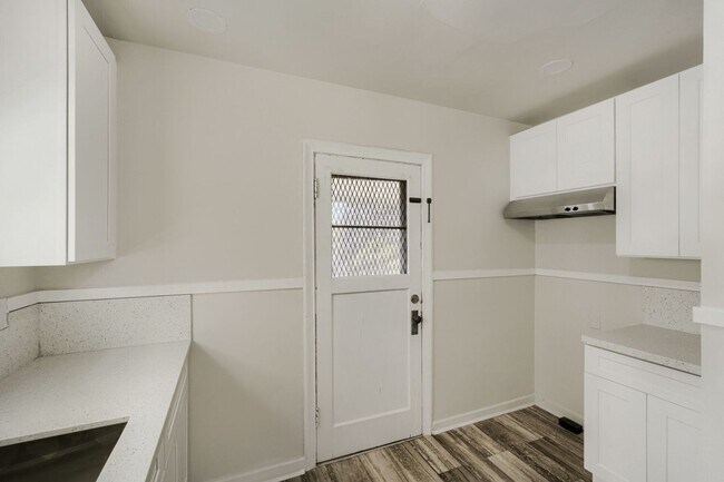 Building Photo - 153 18th Ave