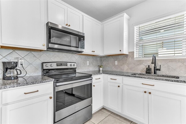 Building Photo - 747 Citrus Isle Dr