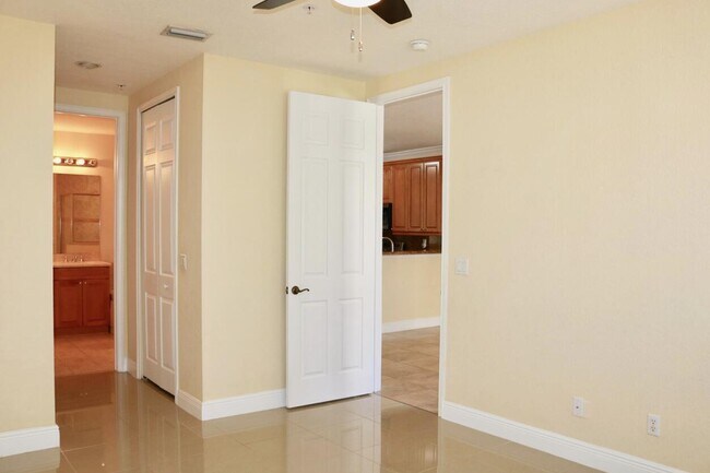 Building Photo - 3042 Waterside Cir