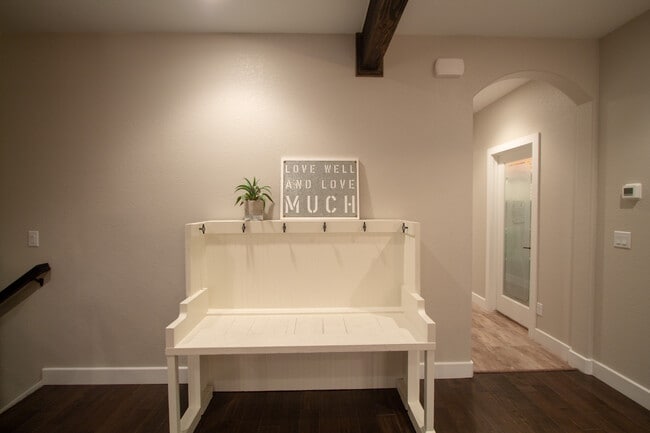 Building Photo - 724 N Walnut St