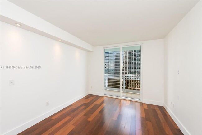 Building Photo - 901 Brickell Key Blvd