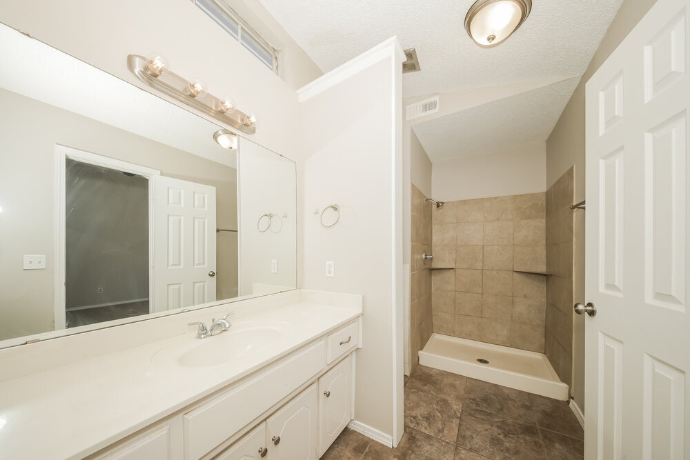 Building Photo - 11240 Cimarron Dr