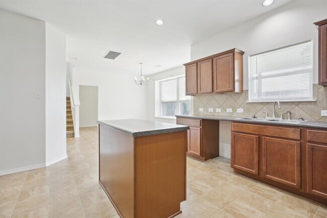 Building Photo - 307 Grutsch Dr