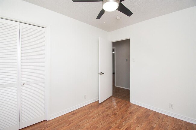 Building Photo - 501 Greenway Dr