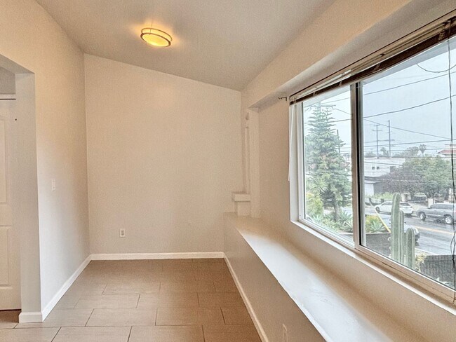 Building Photo - 626 Benton Wy