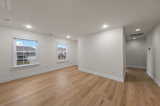 Building Photo - 3002 DaVinci Ct