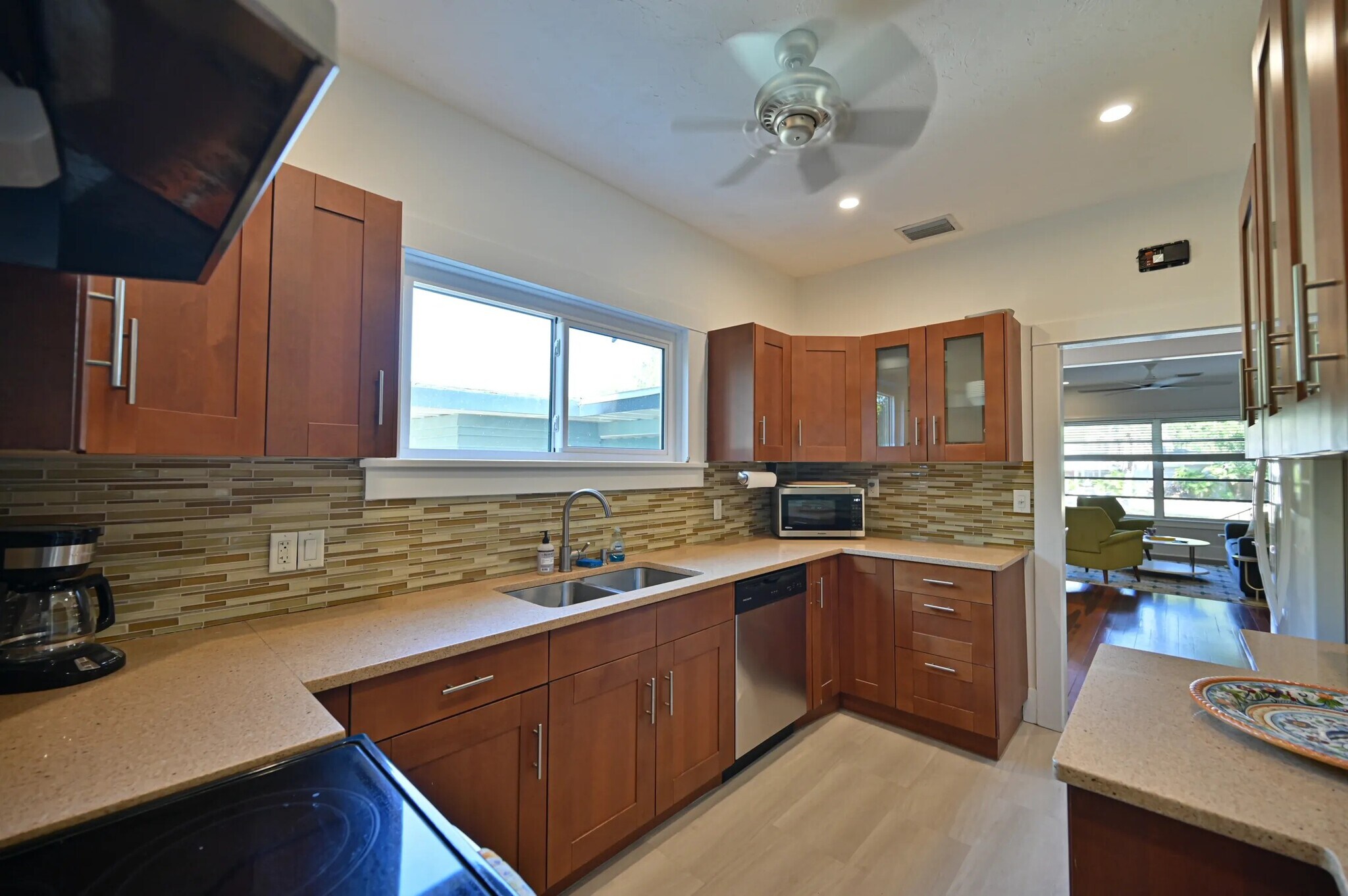 Building Photo - 2408 Hillview St