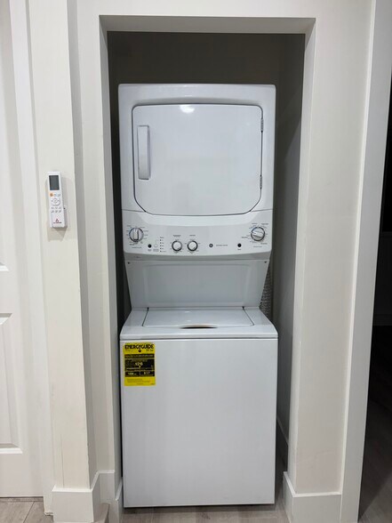 Building Photo - 4617 Del Monte Ave