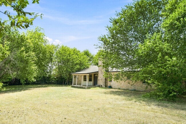 Building Photo - 2312 Hunt Dr