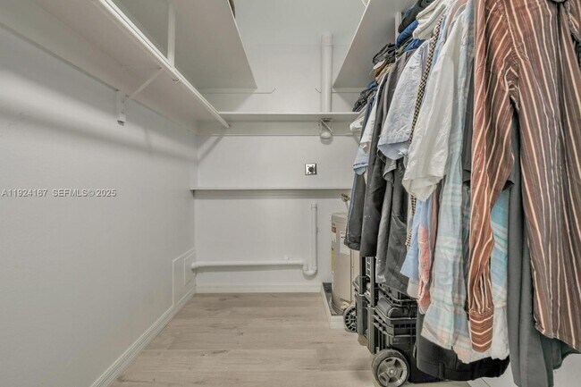 Building Photo - 417 N K St