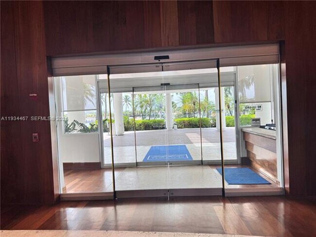 Building Photo - 5161 Collins Ave