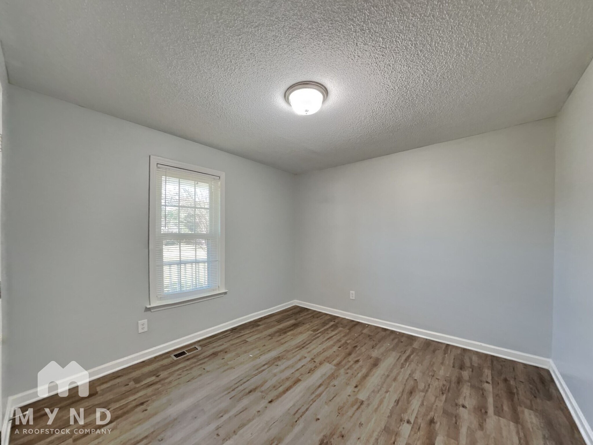 Building Photo - 204 Skylar Ln