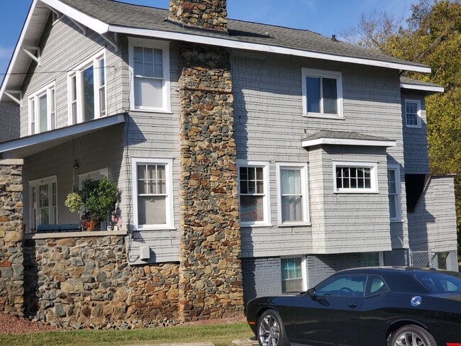 Building Photo - 823 Central Ave