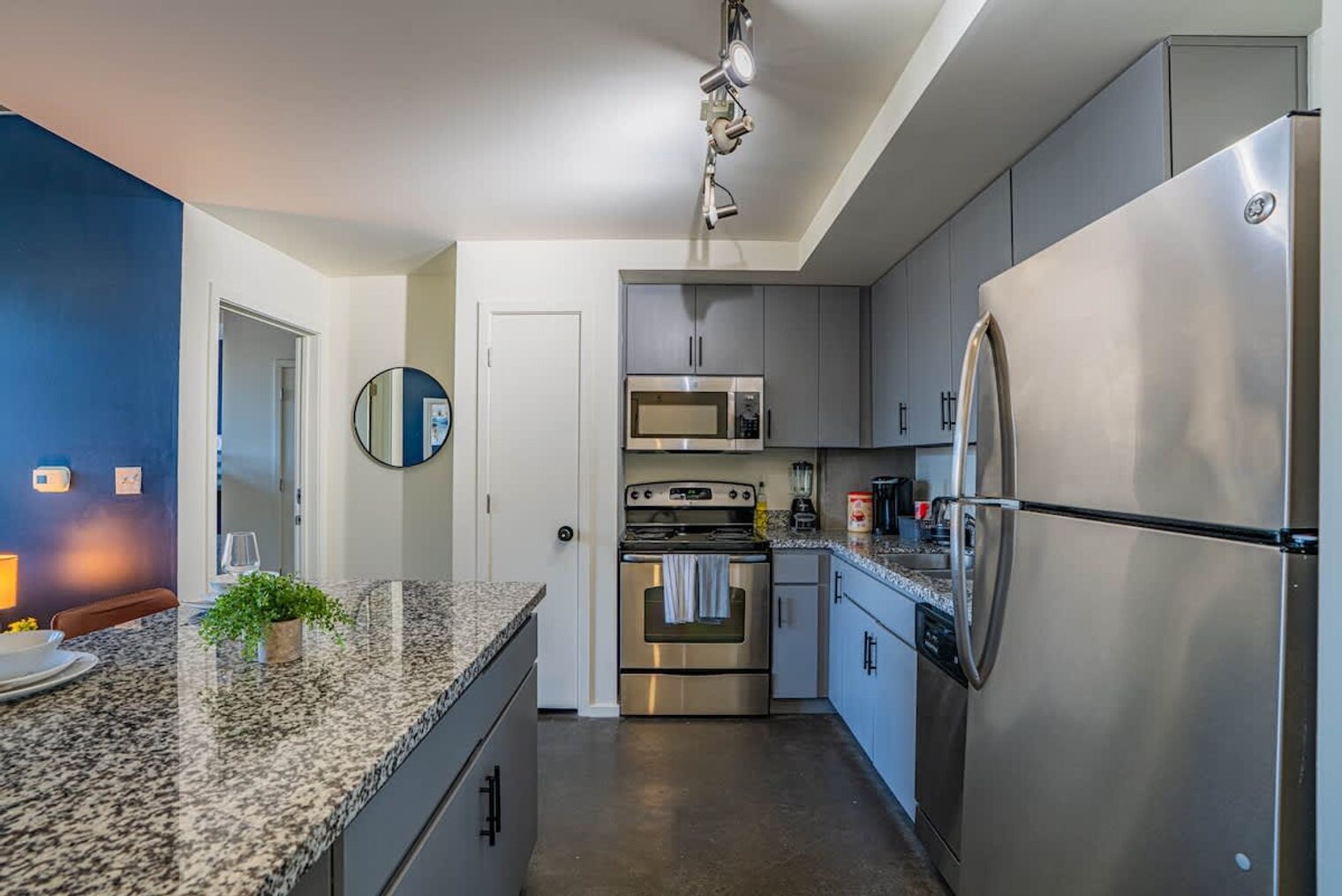 Building Photo - 333 E Roosevelt St