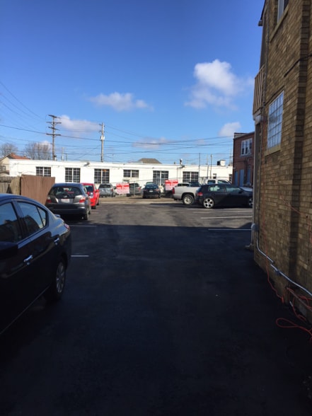 Building Photo - 3167 N High St