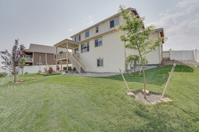 Building Photo - Stunning 4 Bed, 3 1/2 Bath House in Severance!
