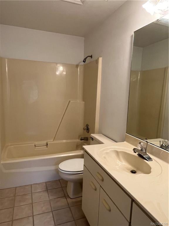 Building Photo - 558 E Jenkins Ct