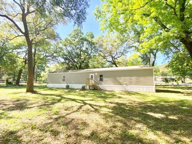 Building Photo - 54 Tomahawk St