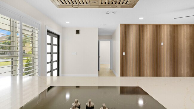 Building Photo - 158 Lucina Dr
