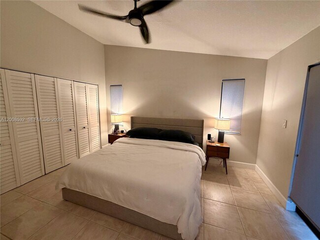 Building Photo - 3064 S Oakland Forest Dr