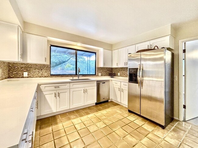 Building Photo - 3 Bed & 2.5 Bath House in Fallbrook, CA / ...