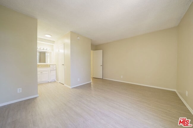 Building Photo - 456 S Harvard Blvd