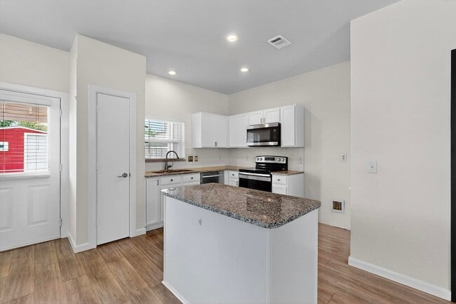 Building Photo - 908 Greene Way