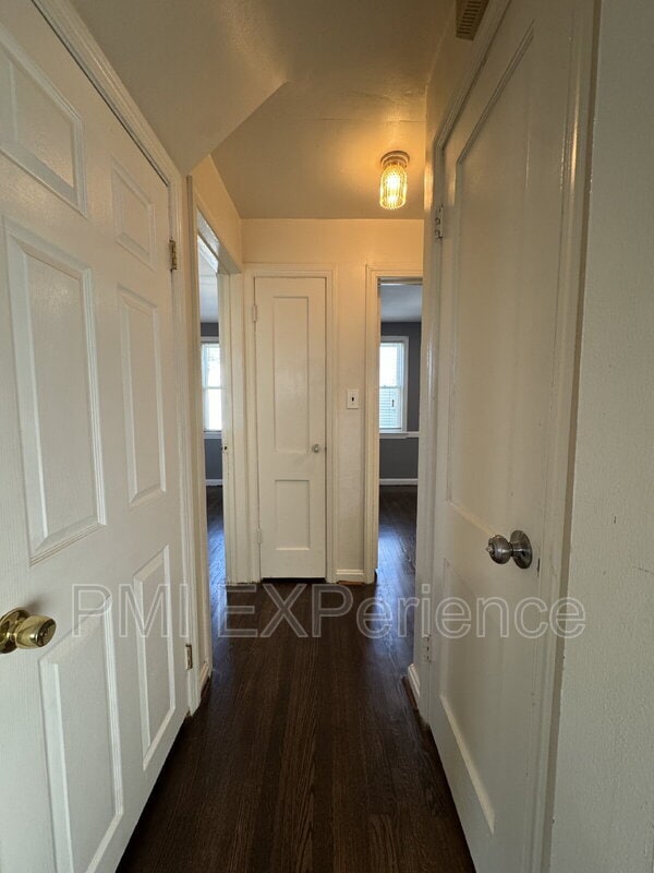 Building Photo - 2204 Ramblewood Dr