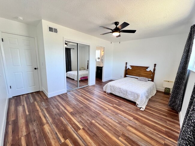 Building Photo - $2,395 Gettysburg & Minnewawa, 3 Bedroom 2...