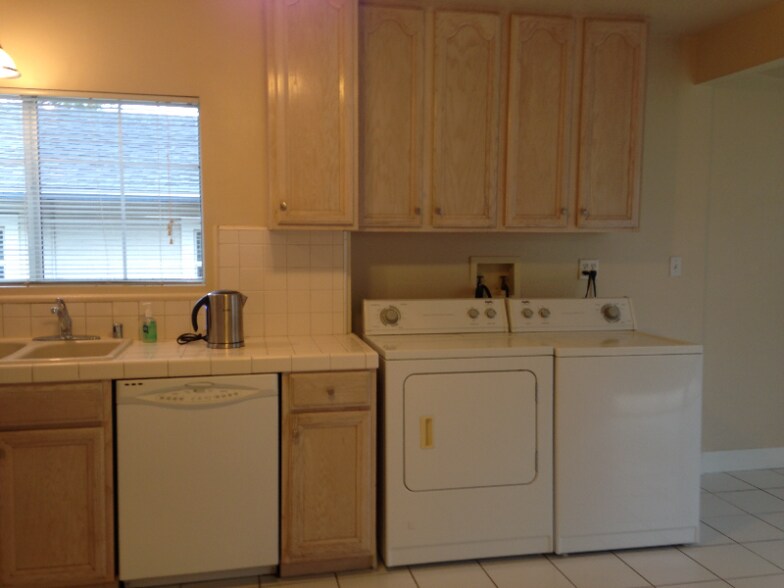 Building Photo - 1803 Orchard Ave