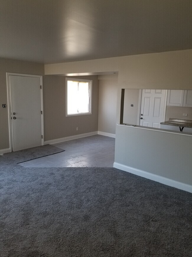 Building Photo - 6883 Fillmore Dr