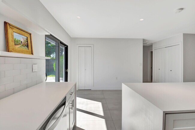 Building Photo - 2894 Florida Blvd